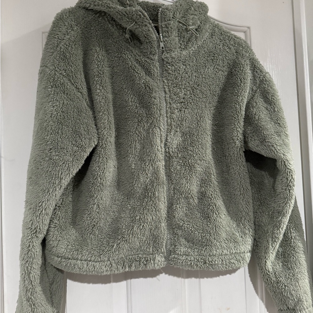 PINK Victoria's Secret Green Puffer Jacket it runs big like a size medium